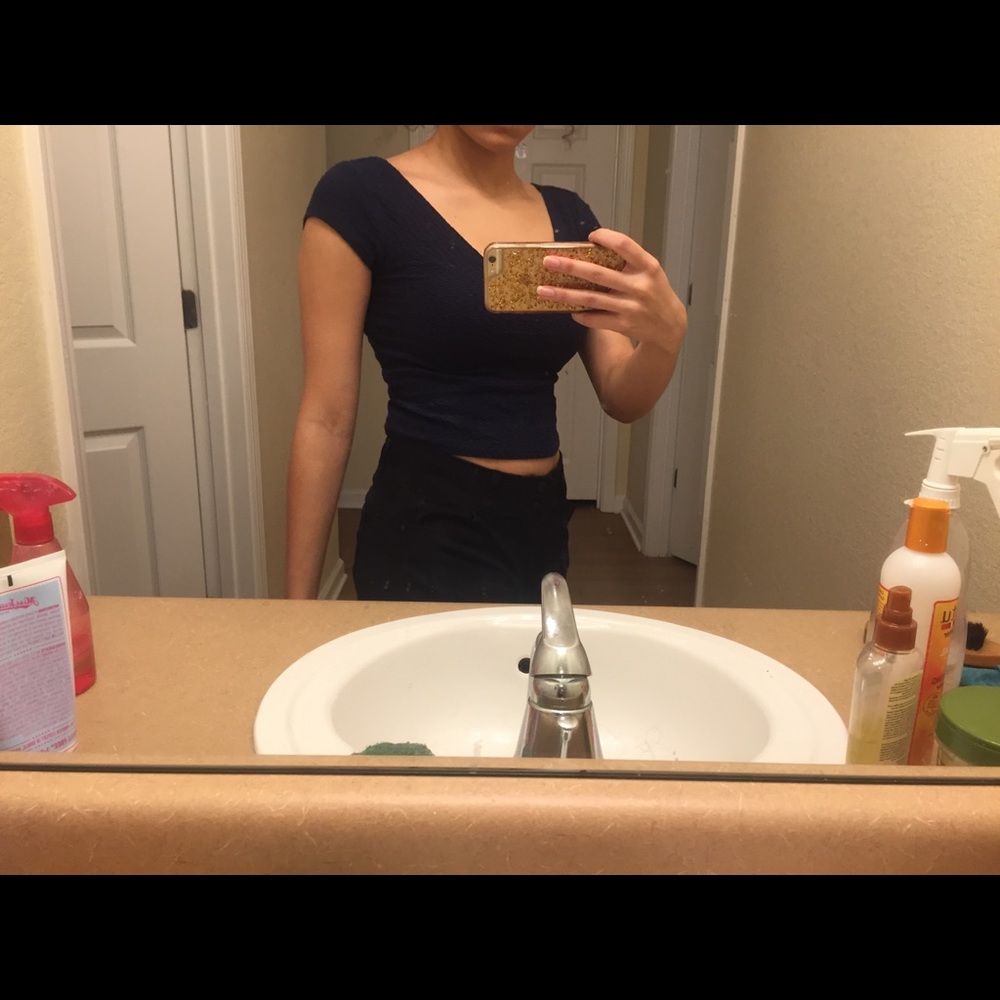 V-neck cropped top
